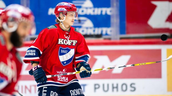 Tällä miehellä on Liigan vaarallisin laukaus – joka neljäs kuti uppoaa!