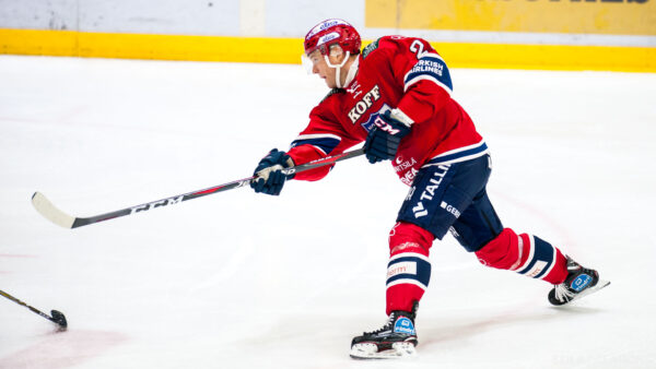 Santala pukee kultaisen tsubun päähänsä – ”Onneksi sitä ei itse näe”