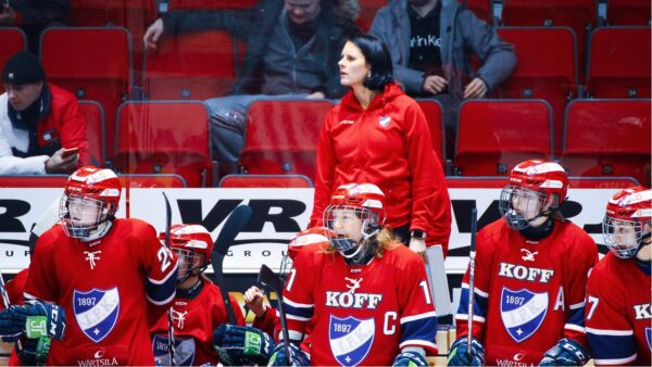 Kiekko-Espoon ja HIFK:n kiihkeä paikallismatsi avaa Naisten liigakauden