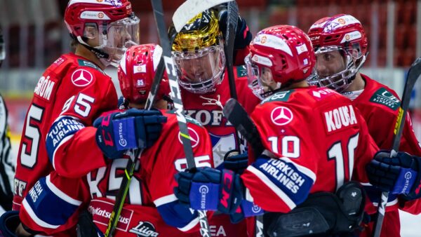 Kyocera uutisminuutti: Joukkuetilastojen aatelia