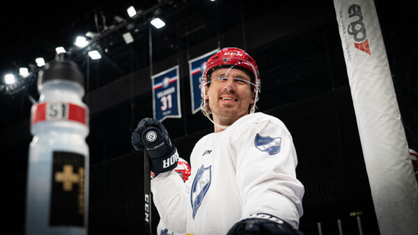 Joukkue saapui Zurichiin – katso reissupäivän kuvat