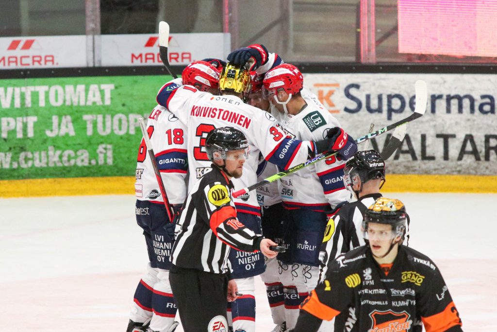 FORENOM matsiraportti: Sarjakärjessä joulutauolle