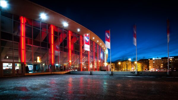 TIEDOTE: Tiukat rajoitukset jatkuvat – HIFK:n peleihin vain 500 katsojaa