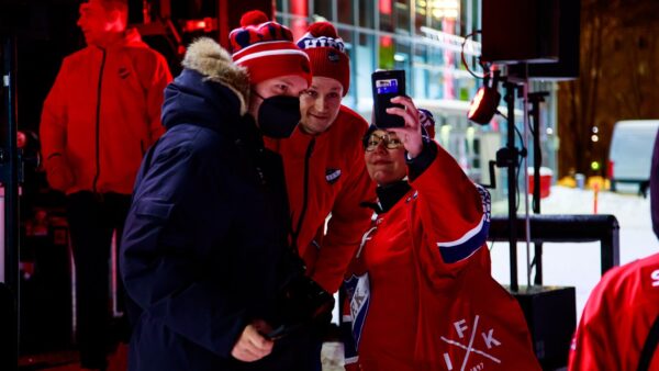 Fanit kannustivat omiaan Nordiksen ulkopuolella loppuun saakka