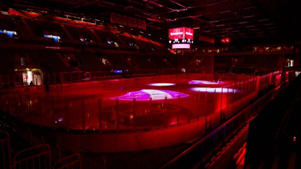 Kotiotteluihin toistaiseksi vain ennakkoon varatulla kausikorttilaisten lunastamalla ottelulipulla