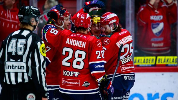 Huippuvire himassa jatkuu, kun SaiPa kaatui tennislukemin – Katso matsikuvat!