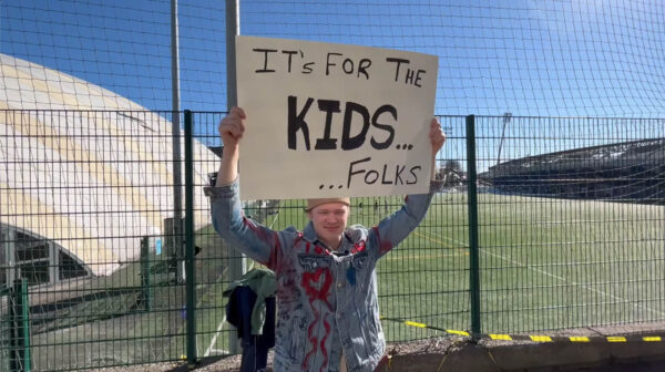 Puhelimen taustakuvat myynnissä – Tue nuorten mielenterveyden edistämistä!