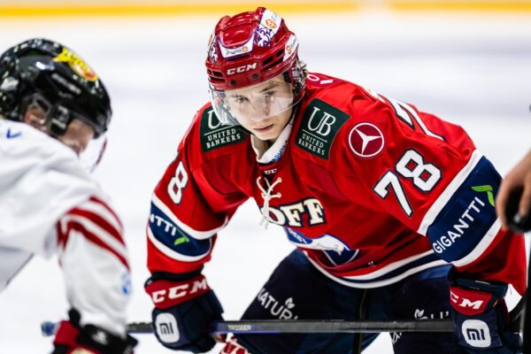 PINNALLA – Liigakaukaloihin murtautunut Jesse Seppälä: ”Pelini paranee ja pystyn auttamaan joukkuetta voittamaan”