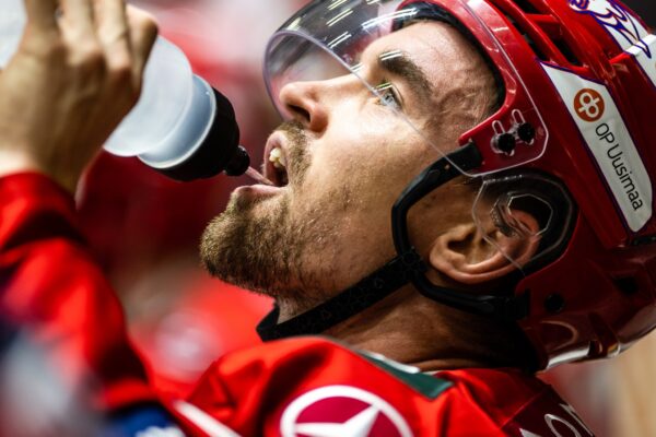 PINNALLA – Eddie Larsson: ”Haluan olla pelaaja, johon voidaan luottaa joka tilanteessa”