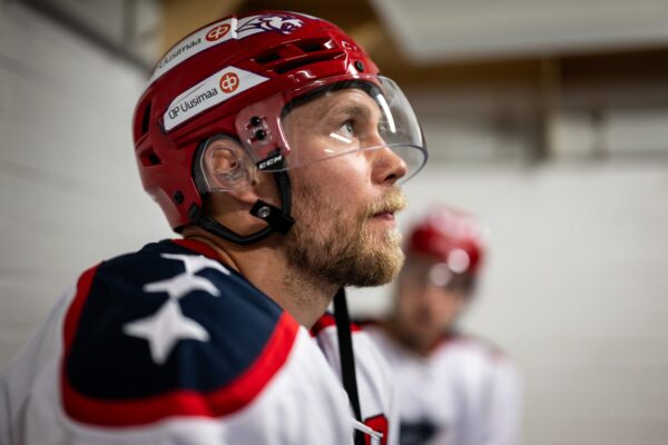 Kapteeni Melart odottaa kauden alkua kuumeisesti: ”Tässä vain odottaa perjantaita ja lauantaita”