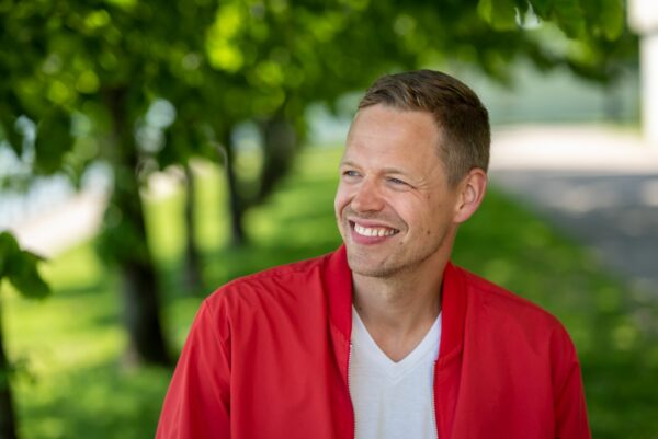 HIFK ja C More toteuttavat avausottelun selostuksen myös viittomakielellä