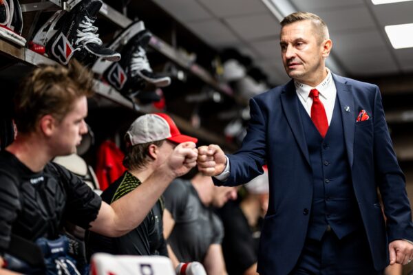 Ville Peltonen jatkaa HIFK:n päävalmentajana kevääseen 2026