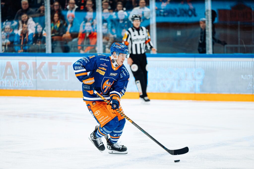 Puolustaja Oskari Manninen HIFK:hon