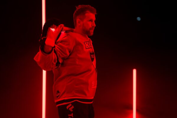 Odotus on ohi – Leo Komarov palaa kaukaloon keskiviikkona!