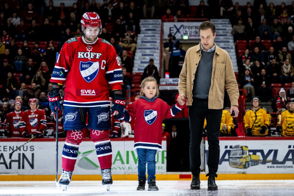 Keskiviikkona hyväntekeväisyysottelu ja pelipaitanäyttely Nordiksella