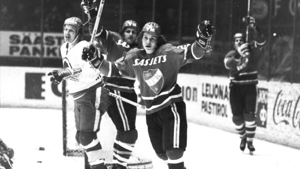 1974 vuoden mestaruusjoukkue keskiviikkona Nordiksella