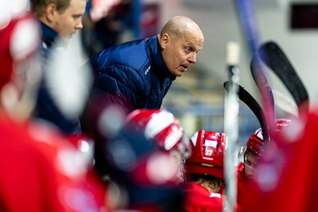 Ville Viitaluoma junioreiden kehityspäälliköksi – Kari Kalto suuntaa uusien haasteiden pariin