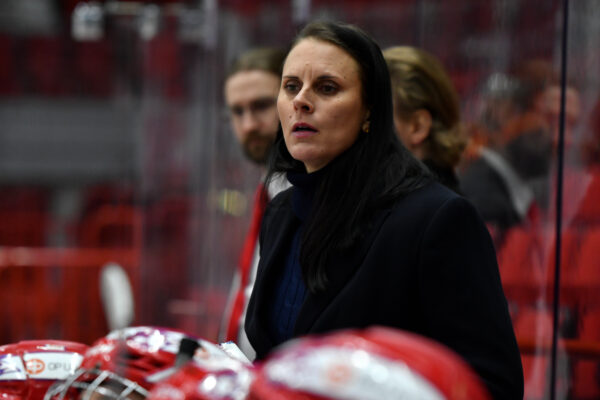 HIFK:n naiset tähtäävät nuorella joukkueella mitalipeleihin