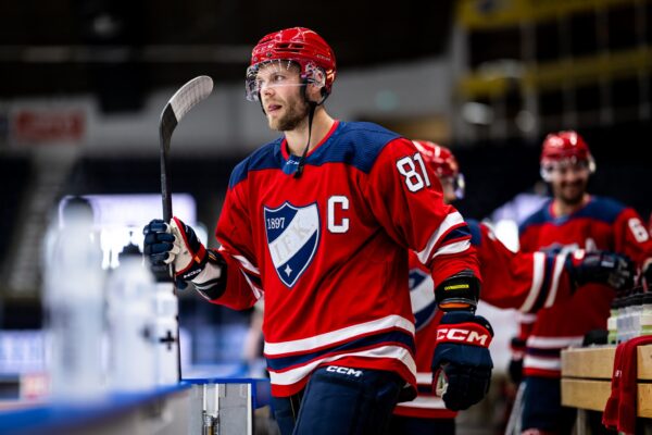 Tiedote: Iiro Pakarinen pitkään sivussa