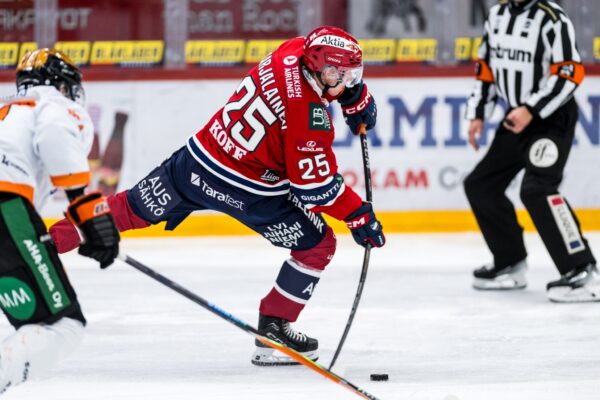 Tampere kutsuu! – Karjalaiselle täyteen 400 runkosarjaottelua